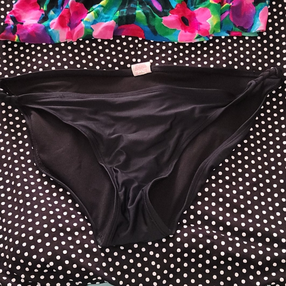 Bathing suit - Picture 2 of 5
